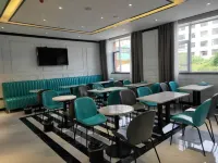 Zhefei Hotel (Xining Railway Station)