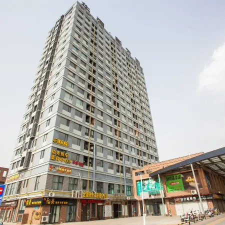 Yunding Business Theme Hotel (Anyang Normal University Huaqian New World)