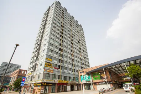 Yunding Business Theme Hotel (Anyang Normal University Huaqian New World) Отели рядом с достопримечательностью «Henan Nursing Vocational Institute New Campus»