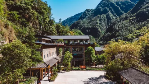 Heizhugou Hot Spring Villa in Ebian