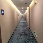 7 Days Premium Hotel (Guiyang Qianlingshan Park Gaicha Road Subway Station Branch) - Dağ Manzaralı
