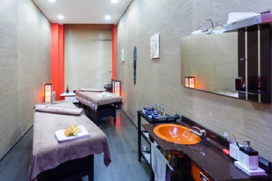 Ramada By Wyndham Yekaterinburg Hotel & Spa (Рамада Екатеринбург) Отели в г. Екатеринбург