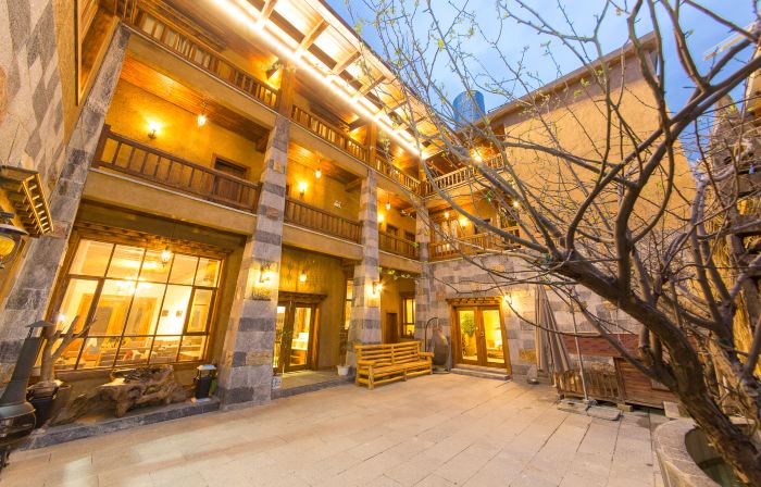 Shangri-La Zedanwangmu Cangbieyuan (Dukezong Ancient City Moonlight Square Branch)