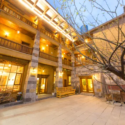 香格里拉澤丹旺姆藏別院（獨克宗古城月光廣場店） 噶丹松贊林寺附近的飯店