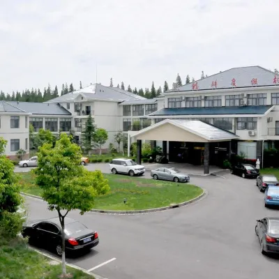 Longqun Resort Hotels near Shanghai Genbao Football Base - Outdoor Football Stadium