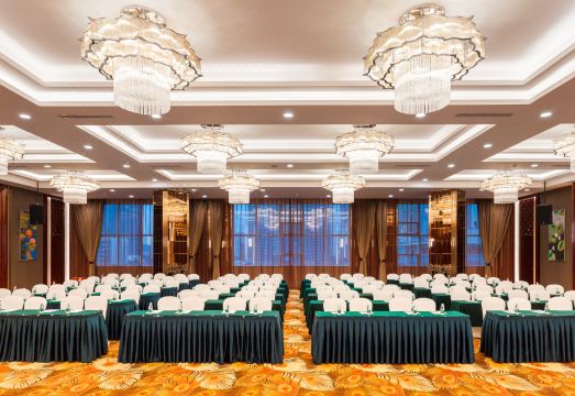 3. 셀레브리티 루이..