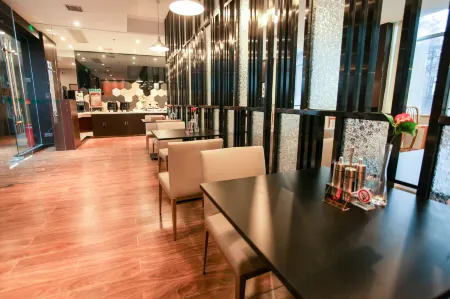 Jinqi Star Hotel (Checheng West Road Hubei Automotive Industry College Branch) Отели рядом с достопримечательностью «Hubei Automobile Industry College»