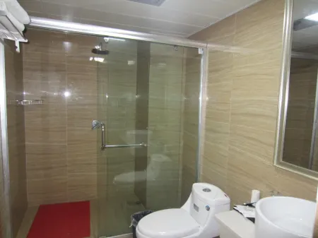 Xintian Tianhong Hotel Отели рядом с достопримечательностью «Shuangbi Square»