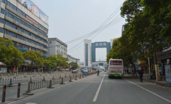 7Days Inn Nanchang Bayi Square Railway Station West Square Branch - Housity