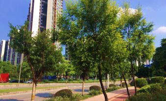 Colorful Business Hotel (Guangzhou Luogang Science City Jinfeng Metro Station)