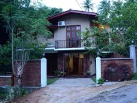 Riverside Homestay Apartments Hotels in Sirimalwatta