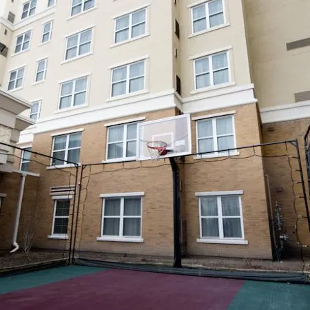 Residence Inn Mississauga-Airport Corporate Centre West Отели рядом с достопримечательностью «Торговый центр Square One»