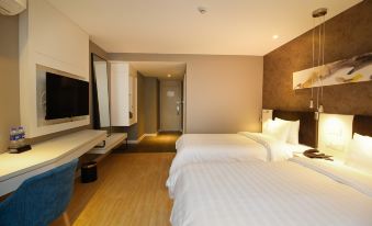 Ease Hotel (Xi'an Gaoxin 4th Road, Daduhui，Fengqing Park Metro Station)