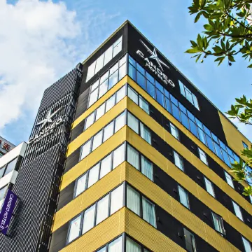 Candeo Hotels Fukuoka Tenjin Отели рядом с достопримечательностью «Конгресс-центр Elgala»