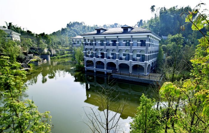 Chishui Yangtze Peninsula Hotel