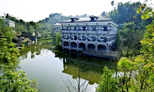 Chishui Yangtze Peninsula Hotel