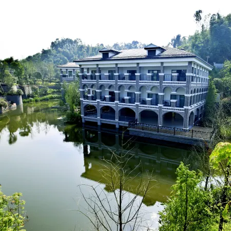 Chishui Yangtze Peninsula Hotel