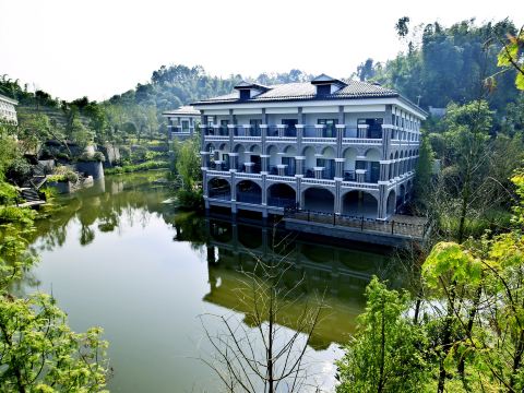 Chishui Yangtze Peninsula Hotel