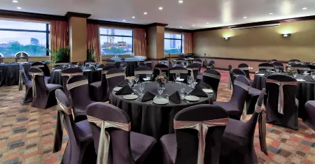 Hilton Colombo Residence Отели рядом с достопримечательностью «Университет Коломбо»