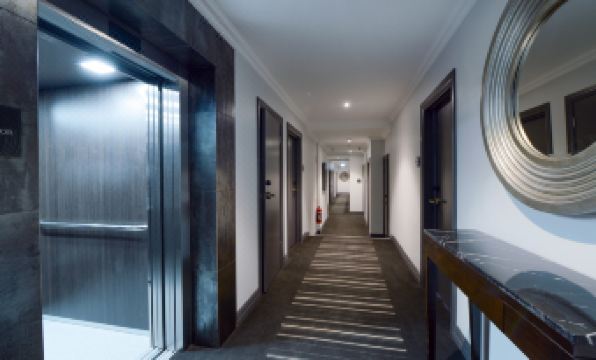 8. 페루즈 로지..