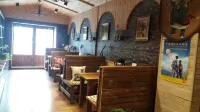 Manchuria Riverside International Youth Hostel - bar