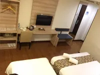 Hana Hotel - parking