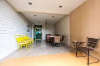 Prajaktra City Hostel