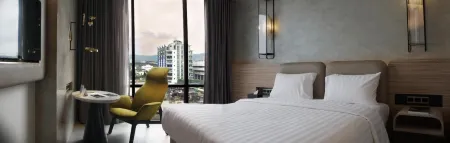 Mercure Bandung City Centre Отели рядом с достопримечательностью «Bandung tour on bus (Bandros)»