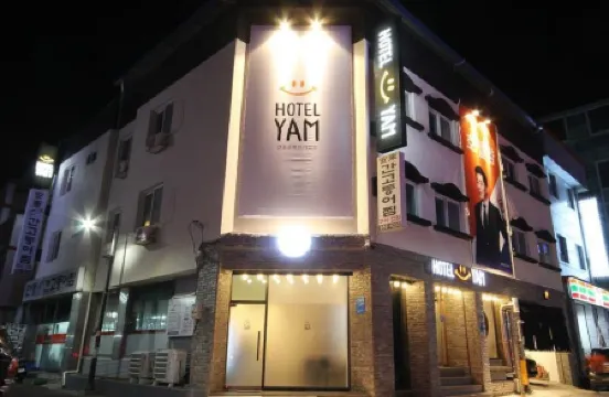 Hotel Yam at Andong cultural street Отели в г. Андон