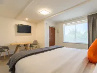 Mick O'Sheas Hotels in Hackham