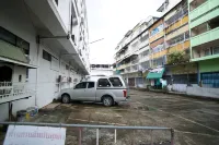 โรงแรมไทยรุ่งเรือง - ที่มีที่จอดรถ