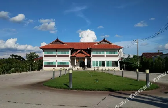 奈達烏蒙10號湖村酒店