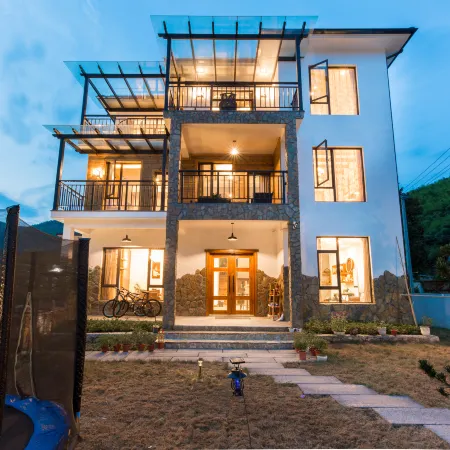 Stream Banks Private Hostel
