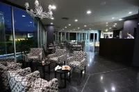 Springfield Lakes Boutique Hotel - Breakfast