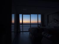 青岛那鲁湾海景假日公寓 - 阳光全海景大床房
