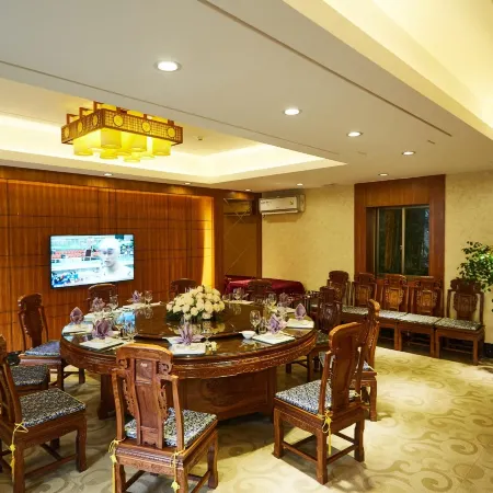Jia Fu Li Jing Hotel (Guangzhou Tianhe Passenger Station Metro Station) Отели рядом с достопримечательностью «Станция метро Wushan»