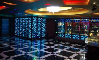 Oriental Holiday Hotel