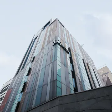 Tria Business & Boutique Hotel Отели рядом с достопримечательностью «Ресторан Gramercy Hall»