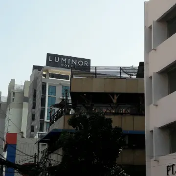 Luminor Hotel Pecenongan Jakarta by WH Отели рядом с достопримечательностью «Собор Джакарты»