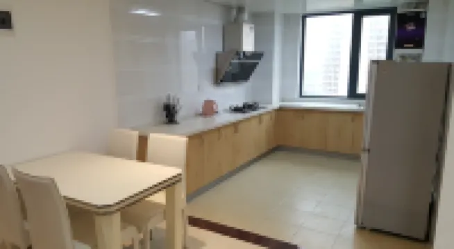 銀灘上島海景公寓（北海僑港風情街國際客運港店）