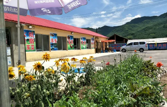 本溪縣老邊溝林泉山莊農家院