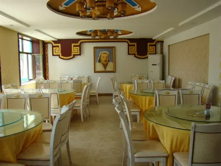 Tonghu Grassland Mongolian Yurt Hotel Отели в г. Алашань-Цзоци