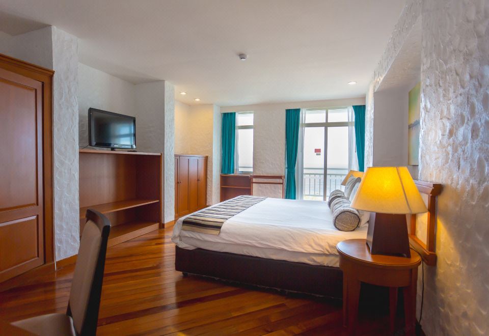 1. 워터프런트 스위..