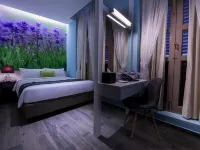 J8 Hotel Hotels near Tekka Place