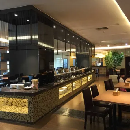 Meilun Jinyue Hotel (Xiamen Zhongshan Road Wenzao Subway Station)
