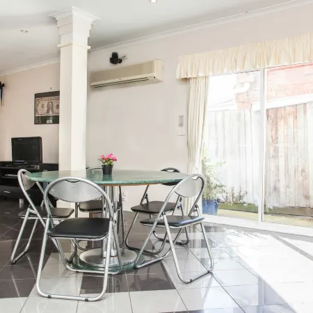 Abbotsford Private Rooms & Pods - 15 Charles Homestay