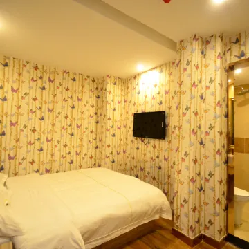 jinshutian Business Hotel Отели рядом с достопримечательностью «Южный Китайский национальный университет-Северный 2-й ворота»