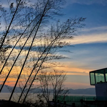 Fuxian Lake Tongchenyuan Lakeview Hot Spring Homestay