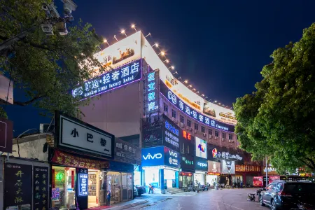 Denghou Light Luxury Hotel (Shanghai World Expo Exhibition & Convention Center Shangnan Road) Отели рядом с достопримечательностью «Chongfu Daoyuan»