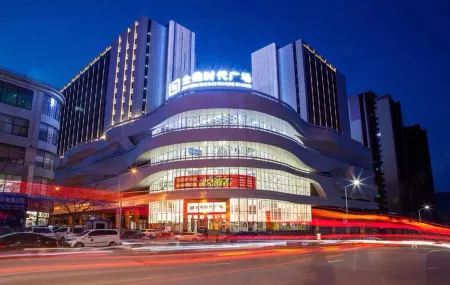 Ruishiting Shangpin Hotel (Kongtong District South Gate Shizi) Отели рядом с достопримечательностью «Pingliang Vocational and Technical College»